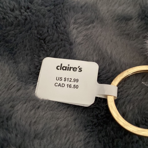 Claire's L keychain add on $16.50 CAD retail NWT - Picture 2 of 2